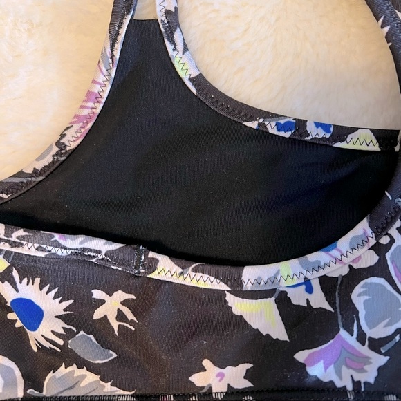 GapFit Sports Bra! - Picture 3 of 8